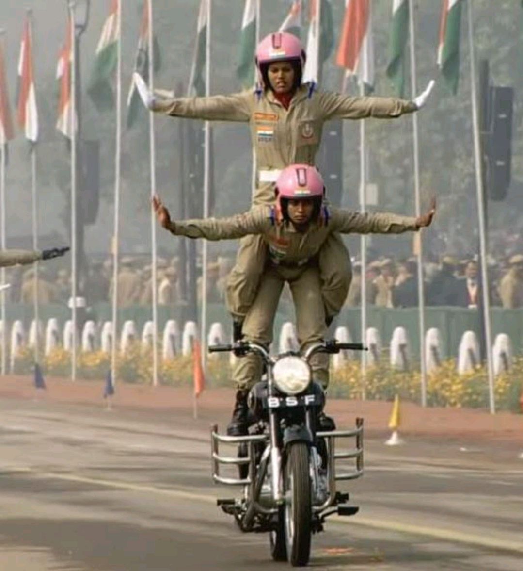 开挂的圣雄甘地带出了现在开挂的阿三