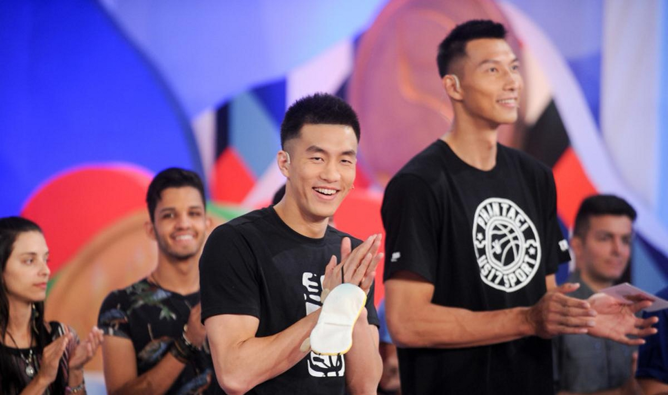 同是耐克球鞋代言人,为何郭艾伦的代言费是易建联的数倍呢?