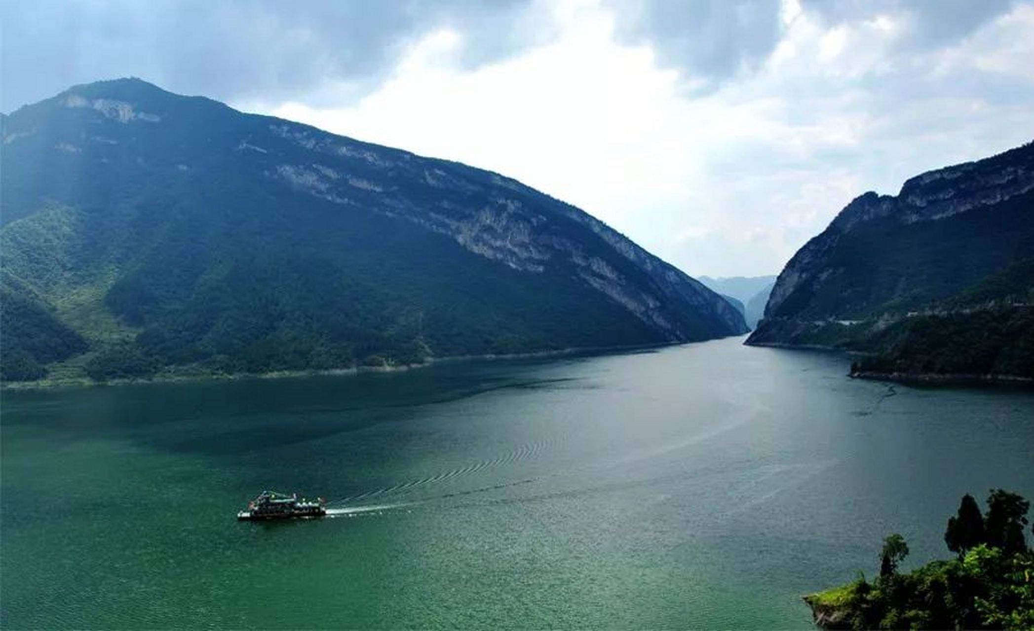 乌江画廊,这颗镶嵌在贵州高原上的璀璨明珠,全称沿河乌江山峡风景名胜