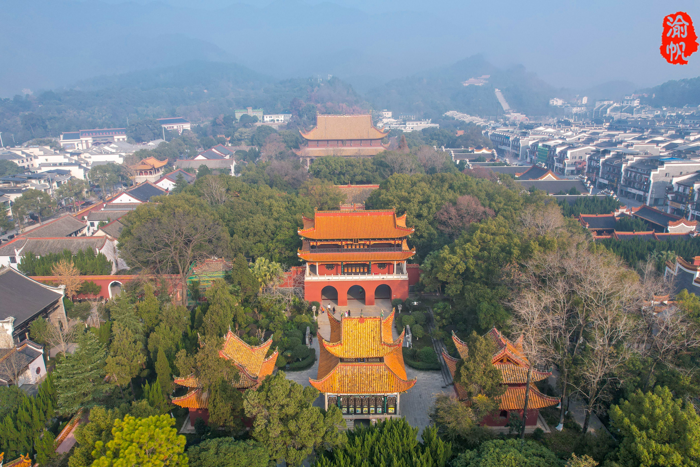 南岳大庙是南岳衡山下的千年古刹,规模最大,有"南国故宫"之称