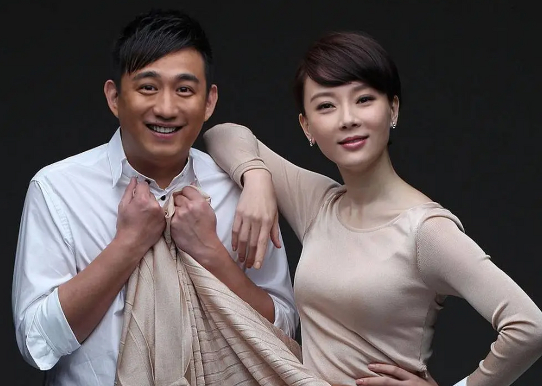 有一次,陈数和黄磊到外地去拍戏,黄磊对陈数说:"咱俩制造点绯闻吧!