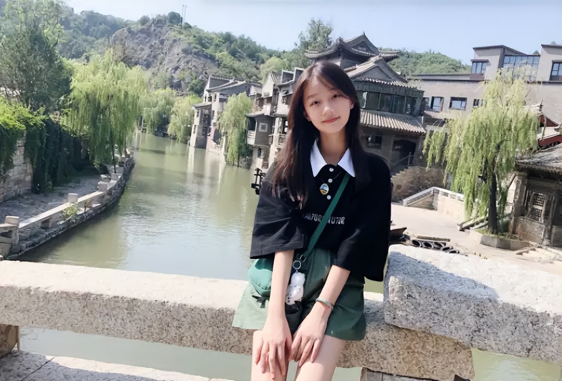 摘要: 赵薇的"女儿"纪姿含因出演《虎爸猫妈》而走红,如今16岁的她