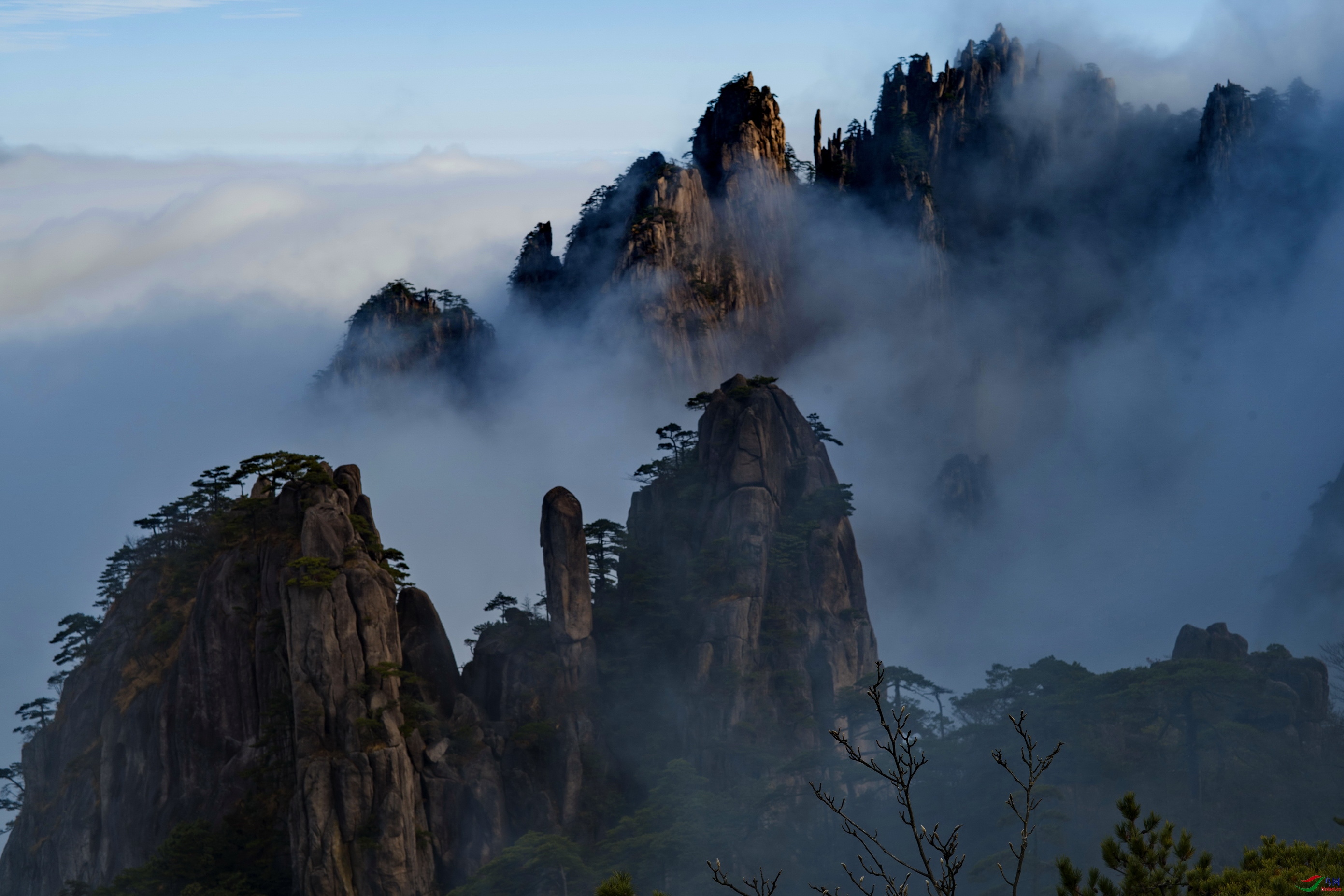 征服巅峰,攀登黄山的极致探索,震撼心灵的徒步之旅!