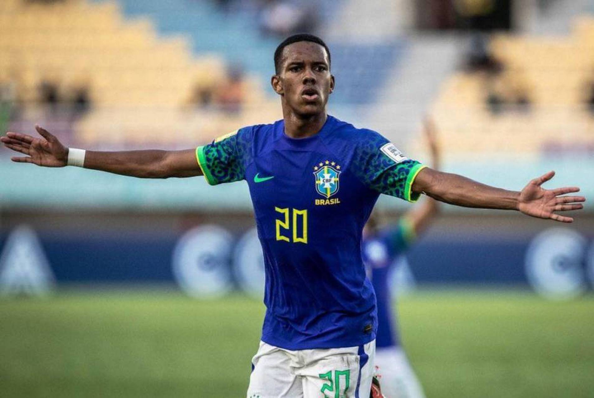 16岁巴西小将梅西尼奥(小梅西)已成为欧洲豪门争抢的对象,包括巴黎圣