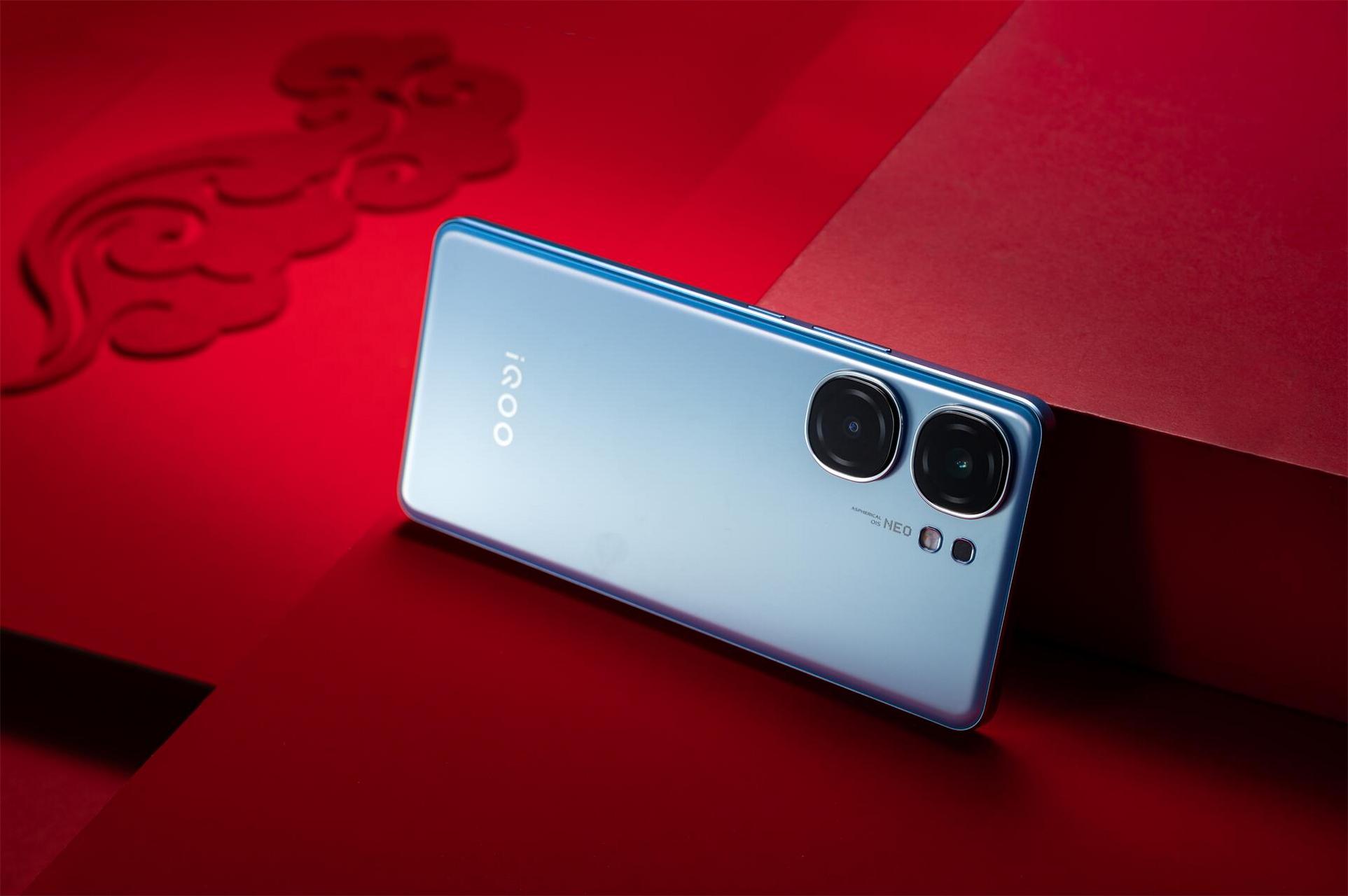 iqooneo9于12月27日发布,以"强悍双芯,胜券在握"为口号,拥有超强性能