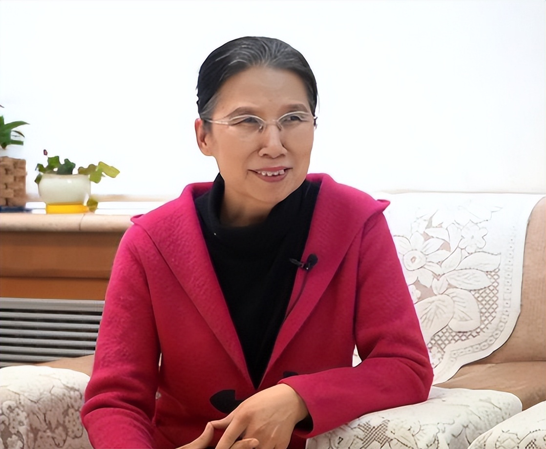 中科院教授杨佳,29岁失明被丈夫孩子抛弃,后凭毅力实现逆风翻盘