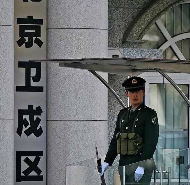 北京卫戍区一直是正军级,主官曾高配副大军区级,军改后取消升级