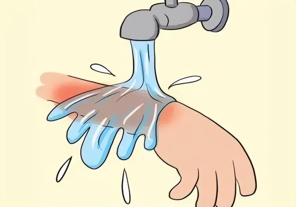 我洗澡时婆婆让公公调热水器,我对老公咆哮,婆婆却说养儿无用