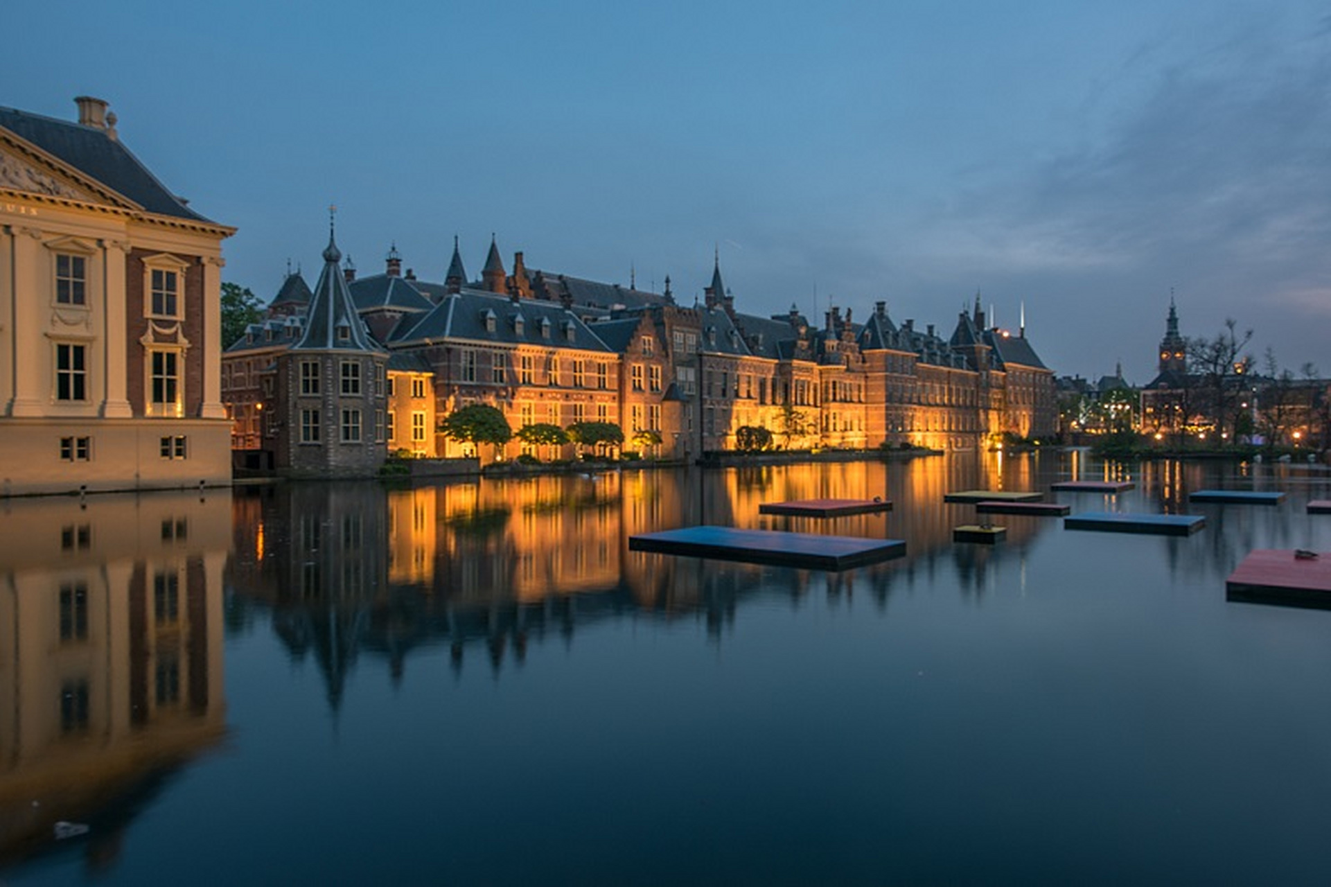 加拿大拥有多伦多大学,渥太华大学,不列颠哥伦比亚大学和麦吉尔大学等