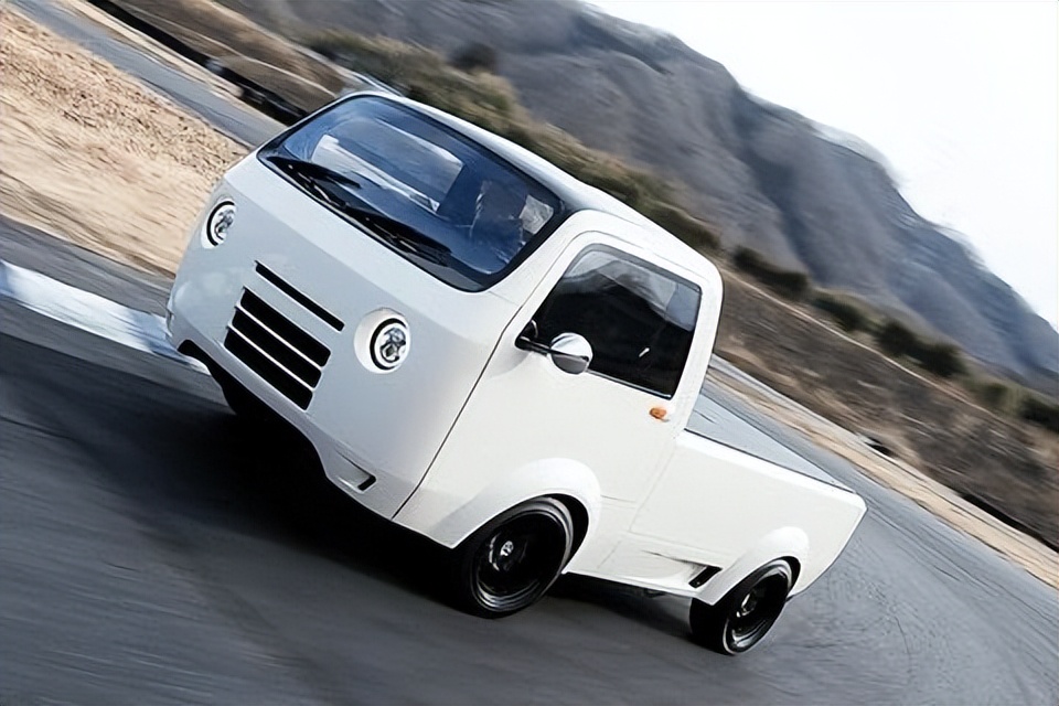 日本网民吐槽:俄罗斯首款国产电动汽车太丑了