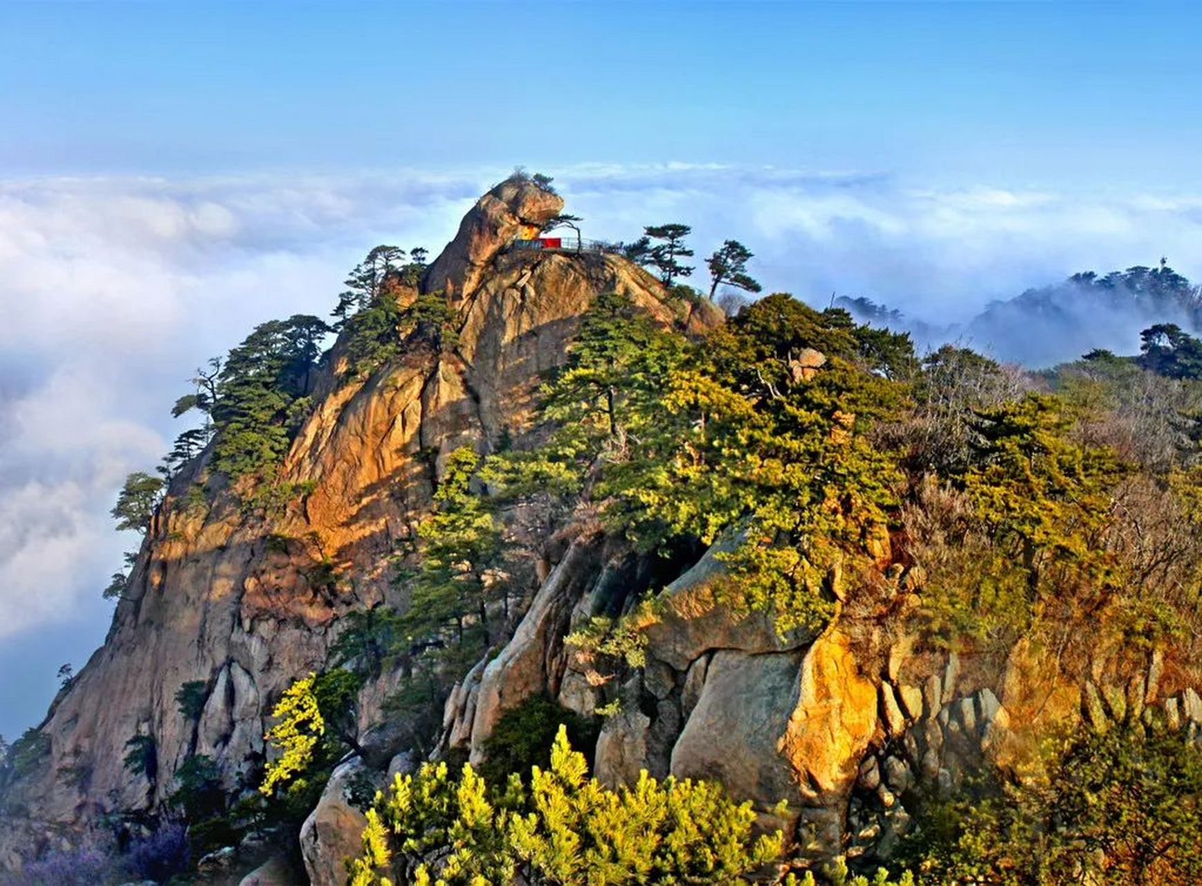九龙洞国家级风景名胜区,位于中国贵州省铜仁市,是一个集自然景观与