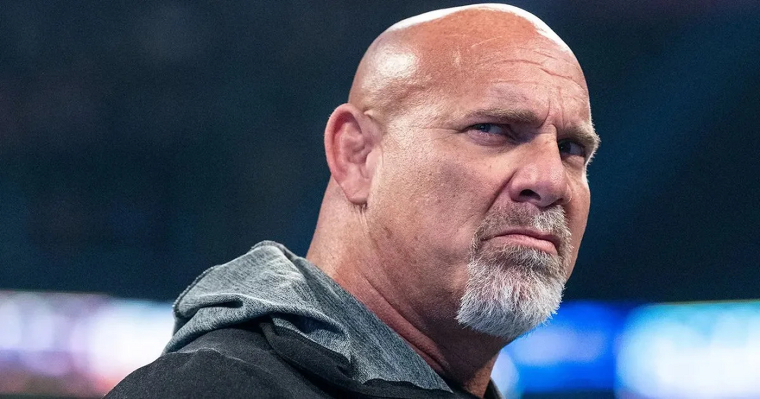 战神高柏是摔角界的传奇人物,曾多次击败布洛克·莱斯纳.