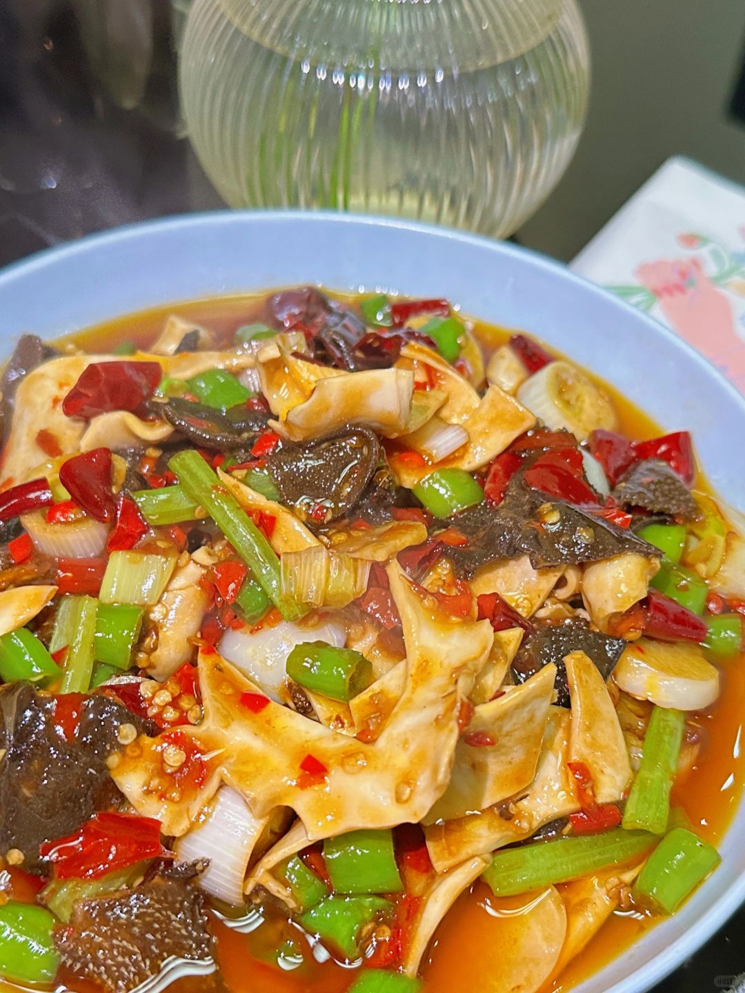 今天我要给大家介绍一道超级爽脆,口感爆棚的火爆双脆!