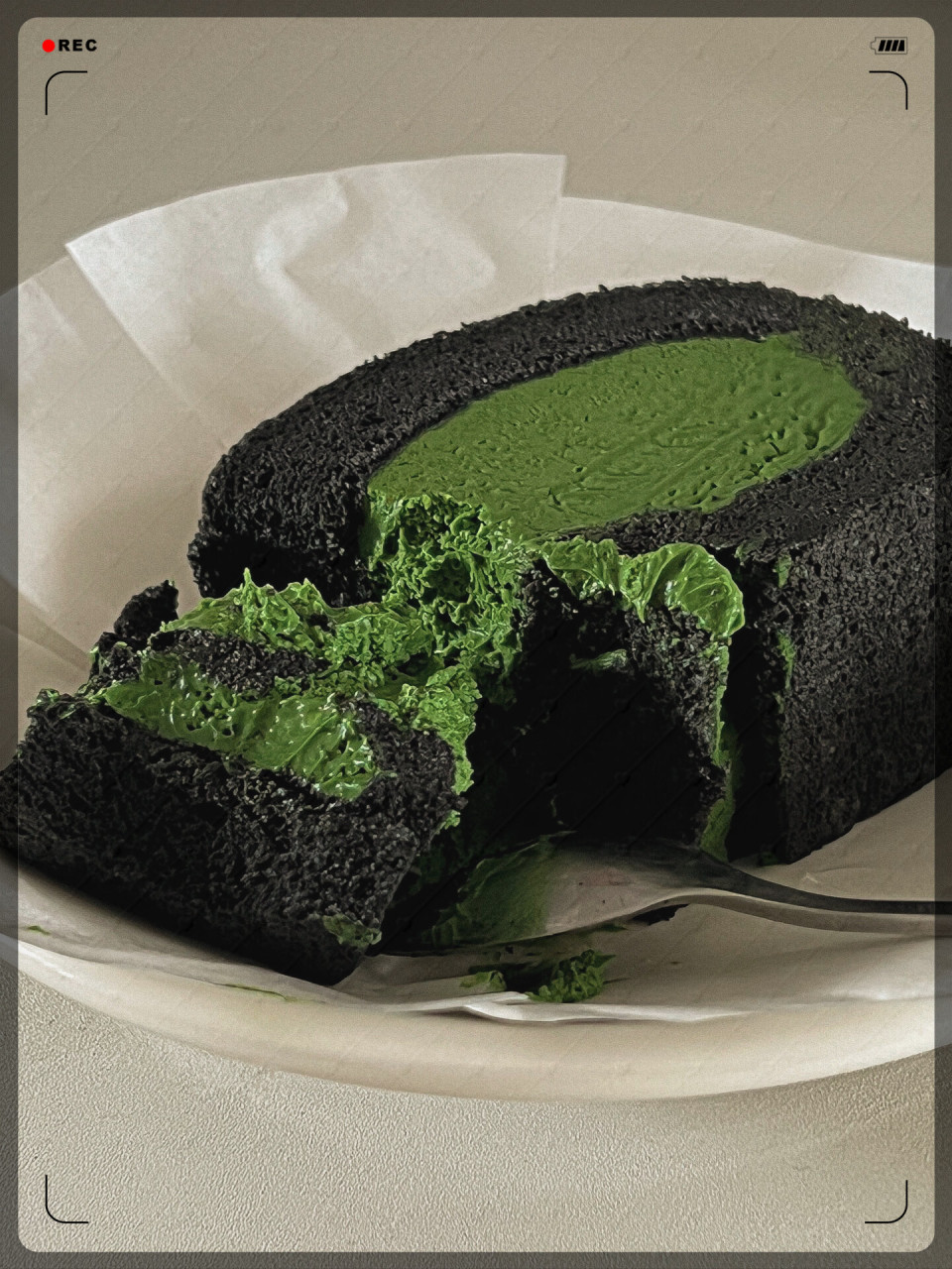 🌿🍵  这款竹炭抹茶蛋糕卷不仅颜值爆表,还是低卡无鸭梨的健康