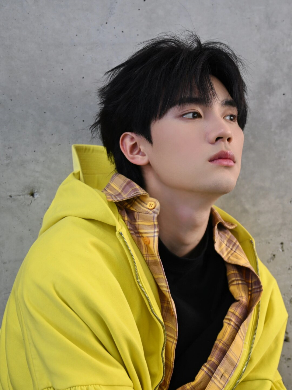 周翊然最新穿搭分享  来自周翊然的微博分享,本周他选择了一些特别