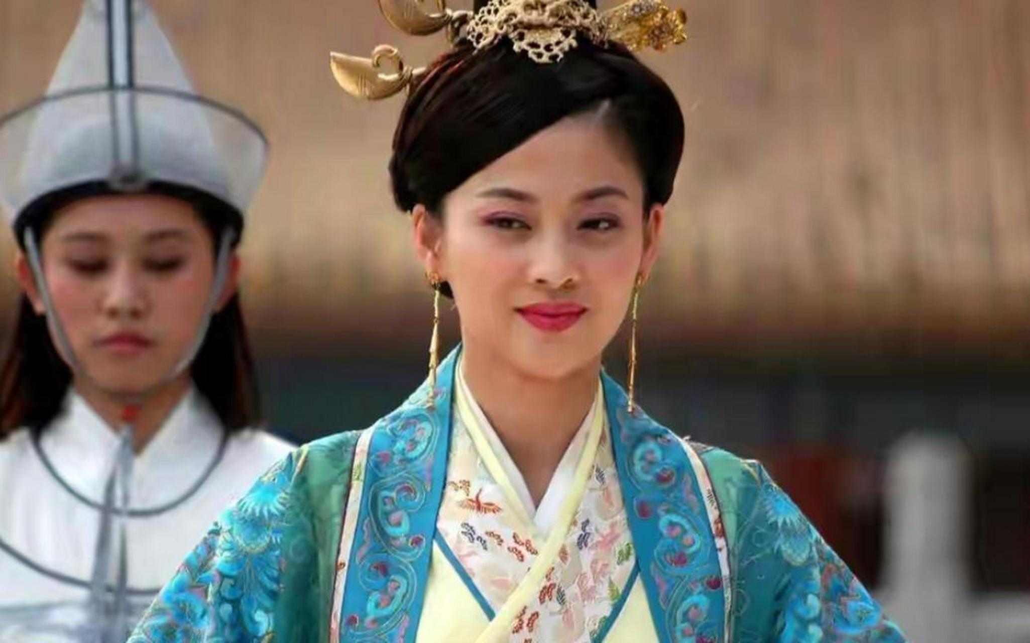 南北朝时,后燕主慕容熙极其荒淫无道,有一次,看见中卫将军冯跋的夫人