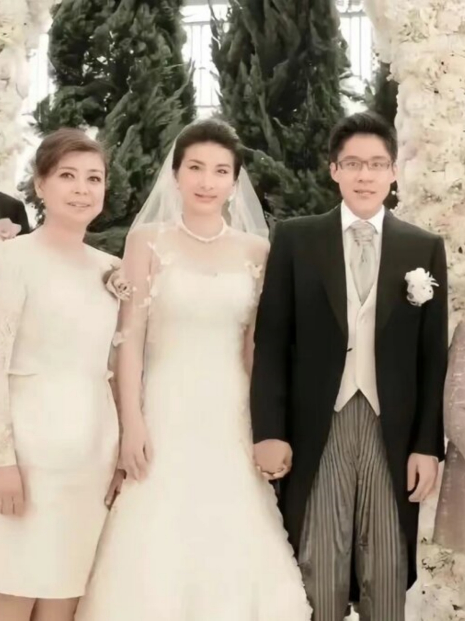 郭晶晶和霍启刚订婚彩礼的背后故事  当年,郭晶晶与霍启刚结婚时,郭家