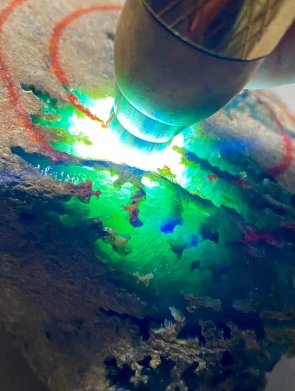 点击头像看直播# #翡翠原石# 莫西沙场口作为优质翡翠的代表,其地位