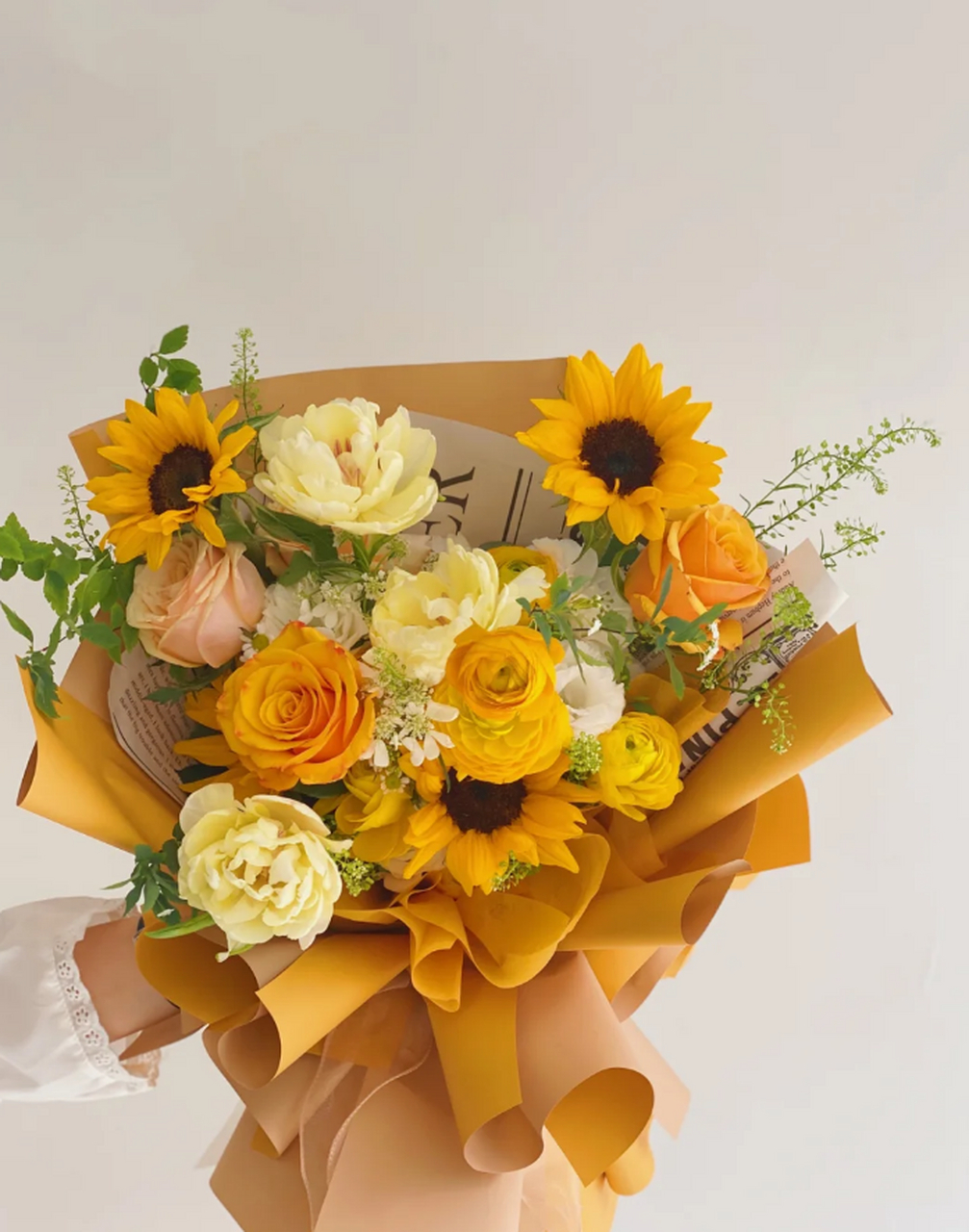 向日葵花束:阳光与希望的完美呈现 在五彩斑斓的花海中,向日葵以其