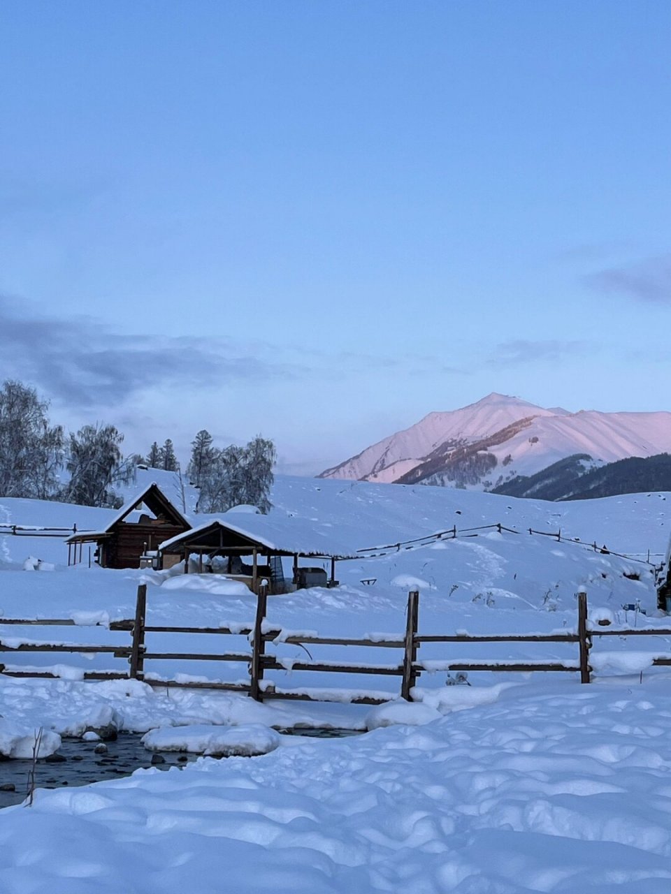 我说"好啊  尽管已经见过无数次的雪景,但每次看到阿勒泰的雪,内心