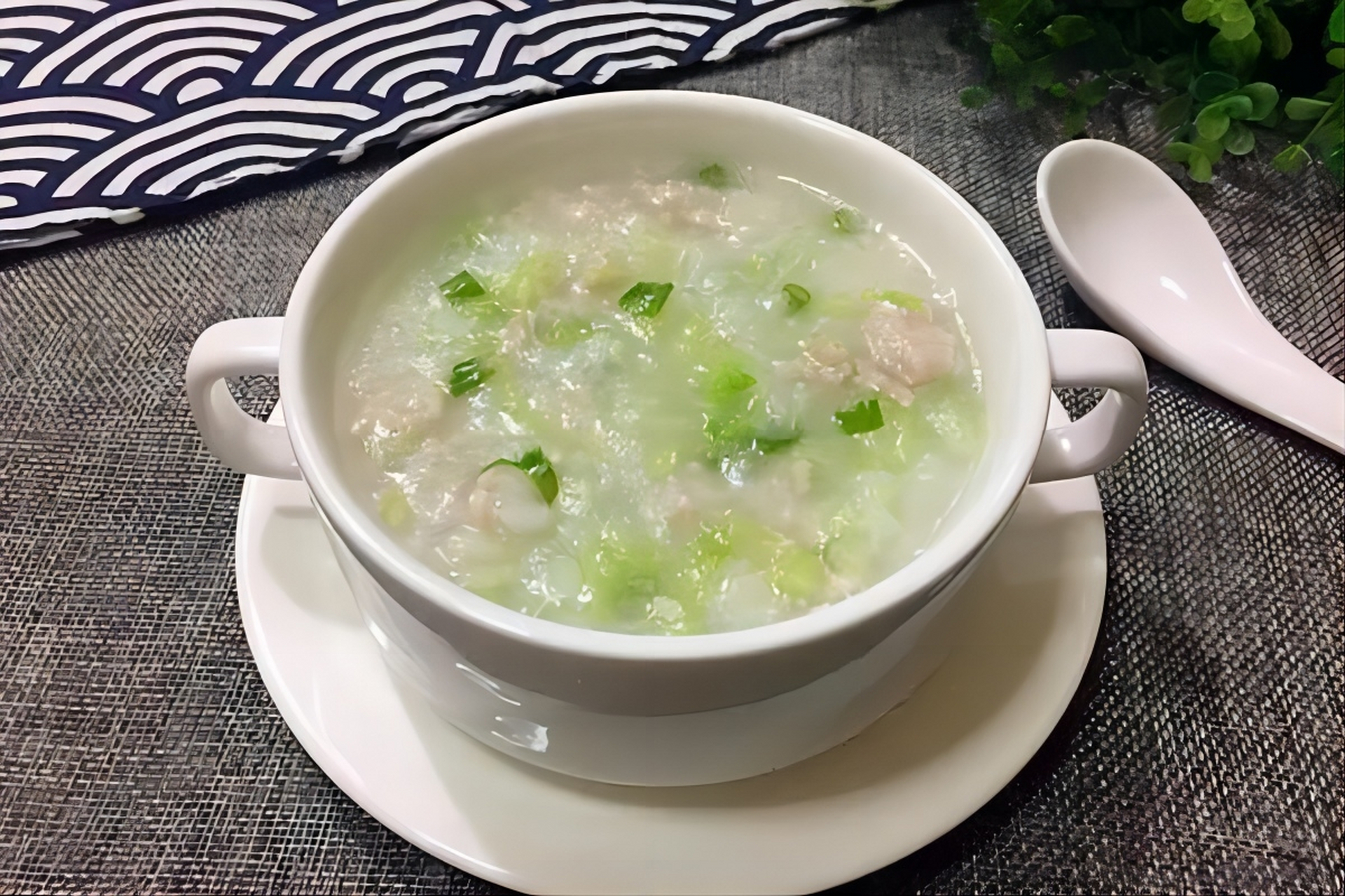 白菜瘦肉粥是一道简单清淡,入口即化的美味佳肴.