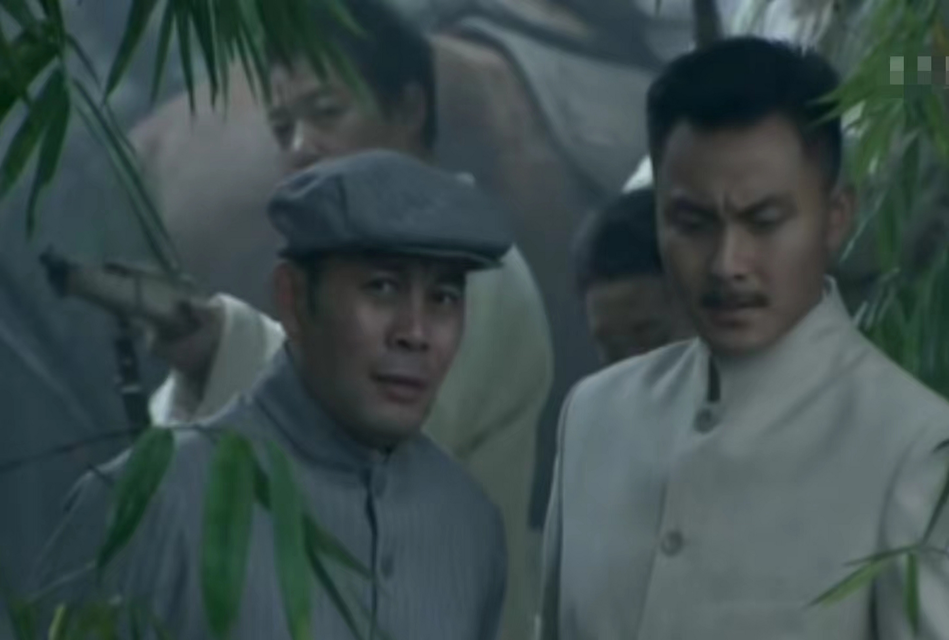 电视剧《雾柳镇》大结局中,大红冒险劝宝子回头,却被绑.