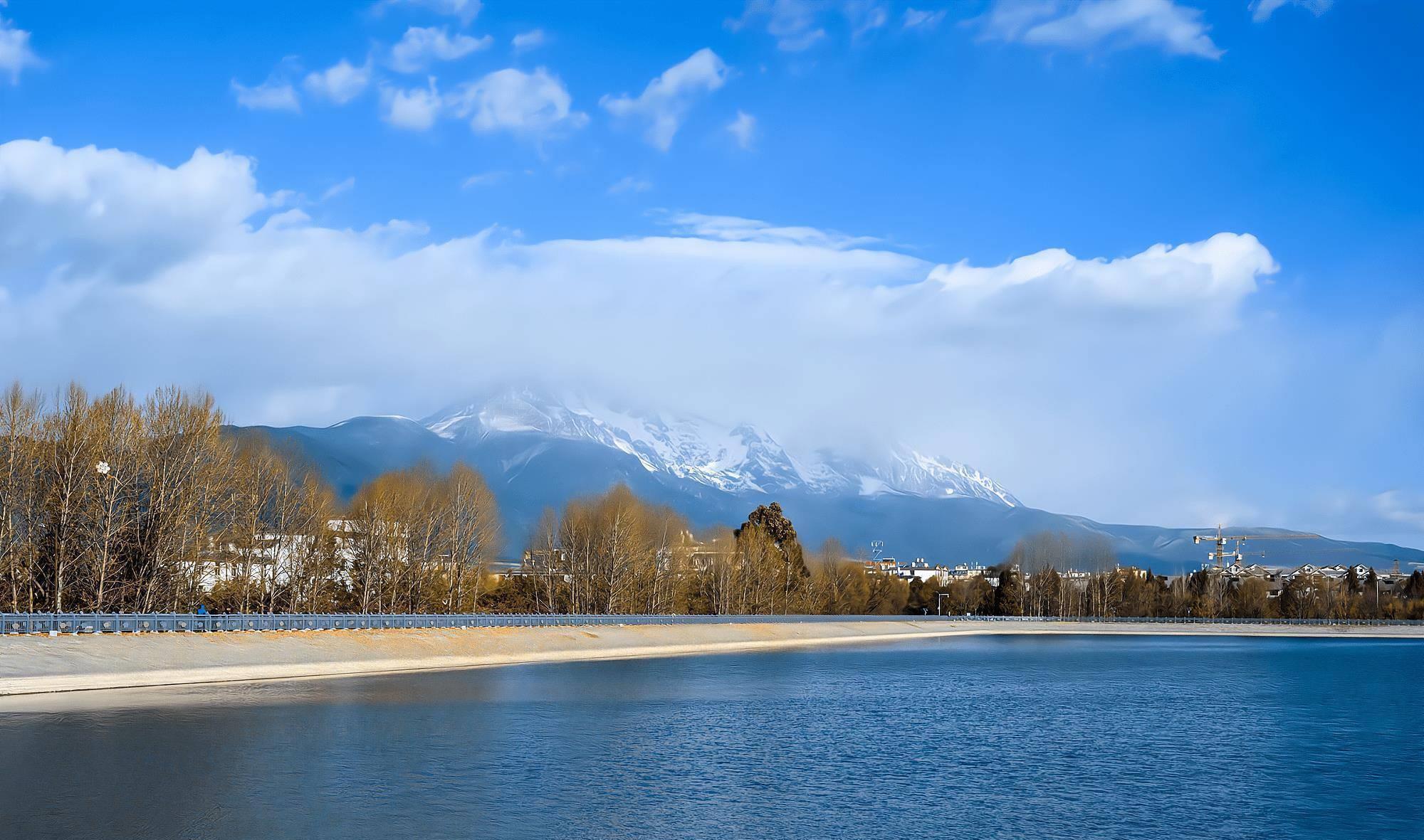 丽江有处少有人知的秘境,距离古城仅3公里,湖光山色风景如画