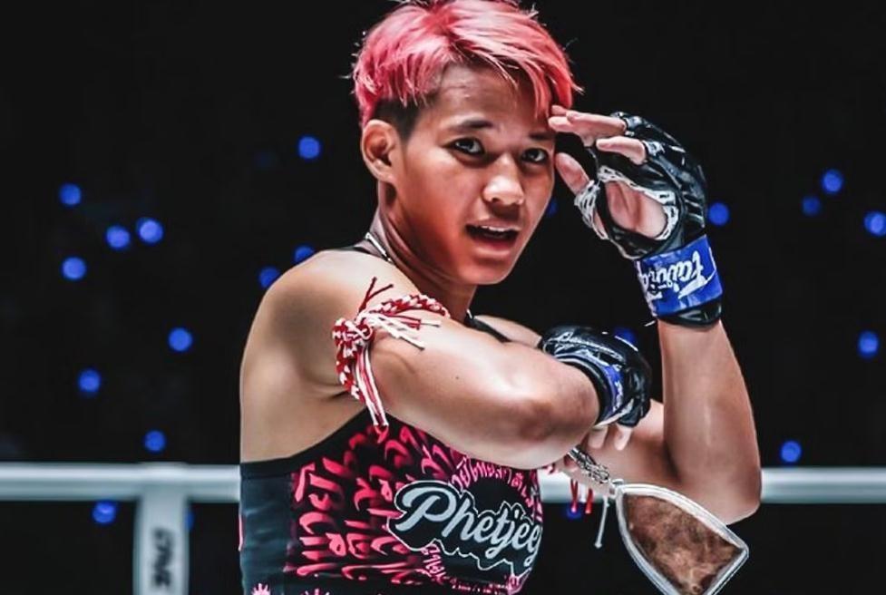 21岁泰国女拳王,挑战原子量级世界冠军,霸气夺冠引爆全场