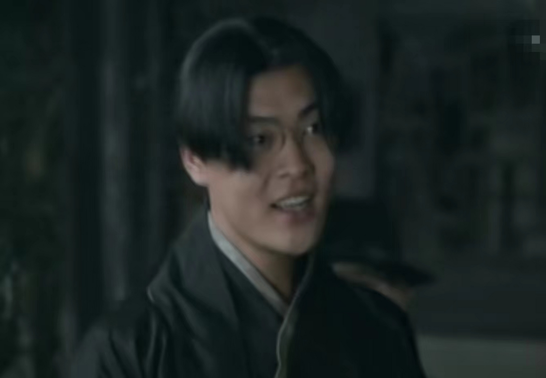 电视剧《雾柳镇》大结局中,大红冒险劝宝子回头,却被绑.