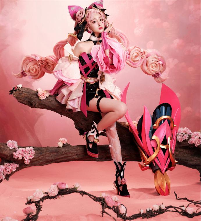 关晓彤甜美cos孙尚香,王者荣耀迎来最美直播活动