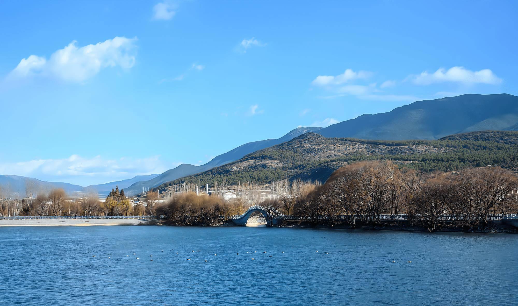 丽江有处少有人知的秘境,距离古城仅3公里,湖光山色风景如画