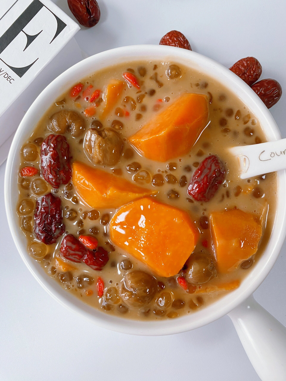 红薯西米露7515女孩子一定要多喝它 红薯西米露!