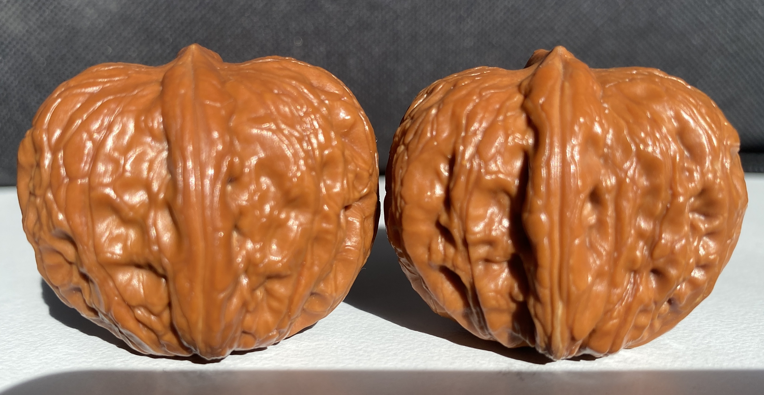 自己玩的三对核桃:  第一对:盘山三棱,转圈38,断断续续玩了两年了