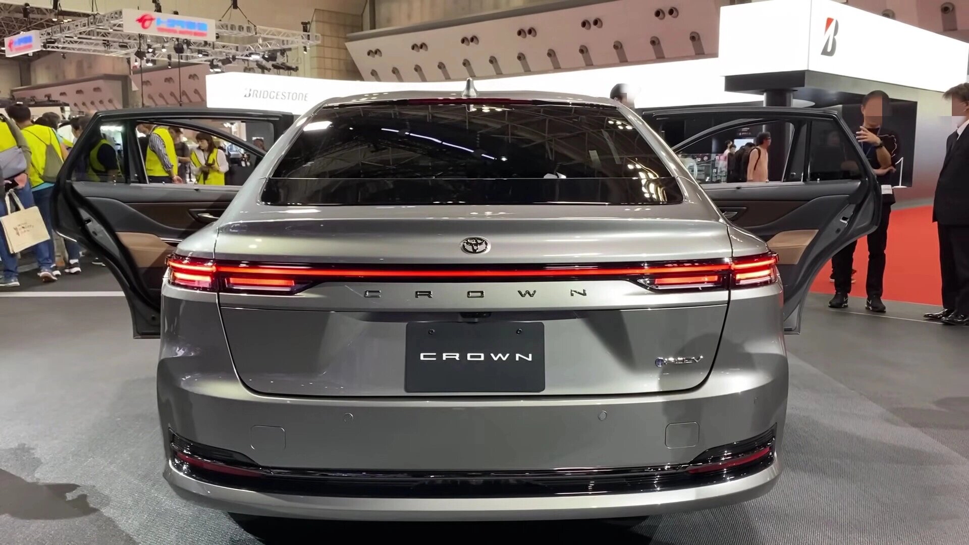 "丰田皇冠sedan:经典重生,年底上市能否征服市场?