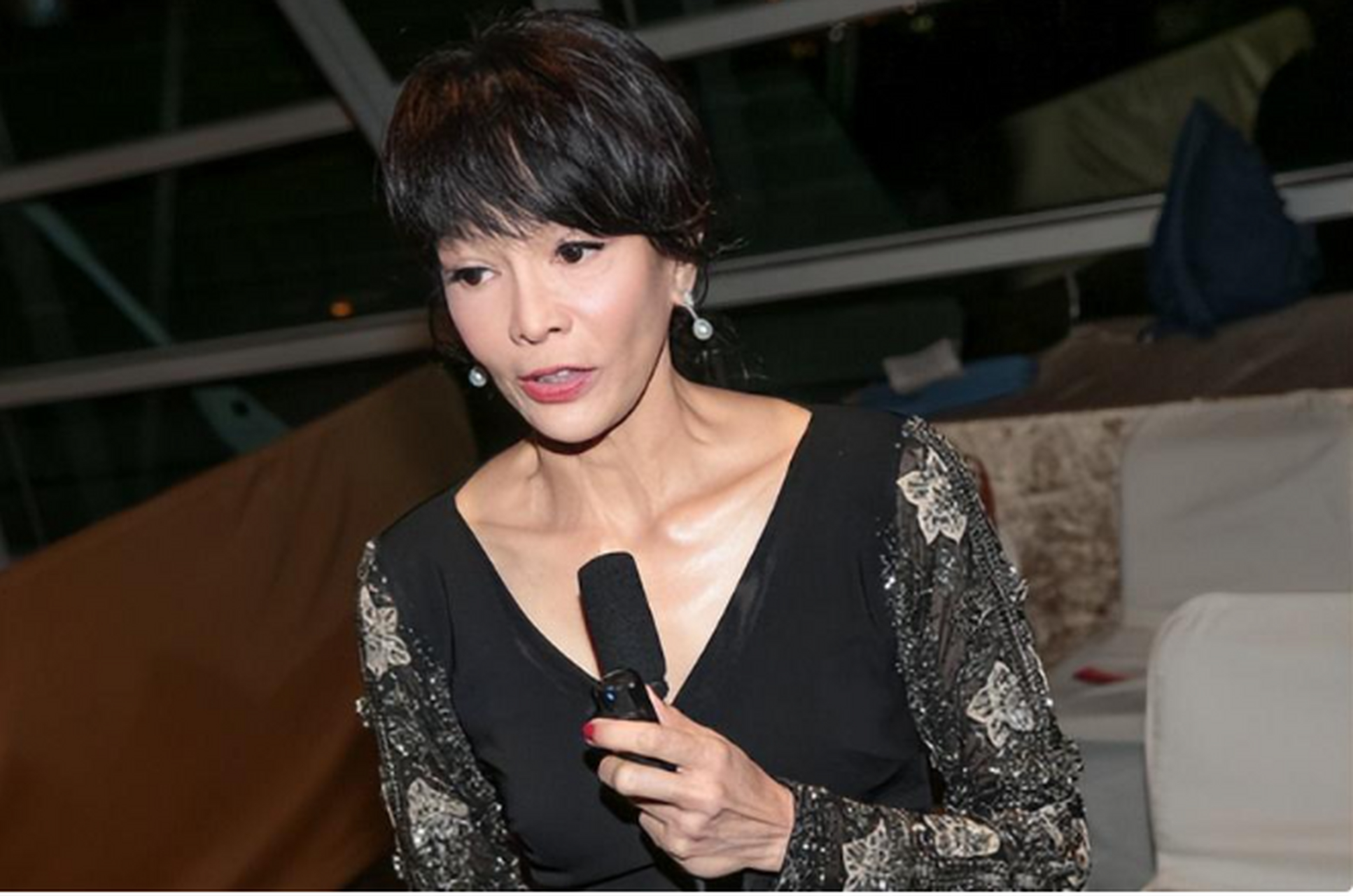 郑裕玲,香港娱乐圈传奇女星,双料影后,知名主持人.