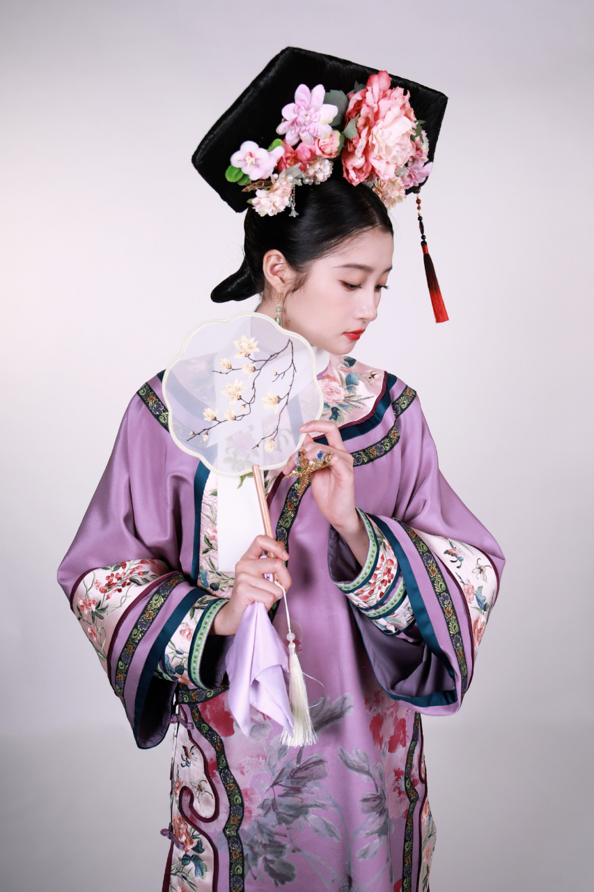 关晓彤# 清宫装,简直是绝配!