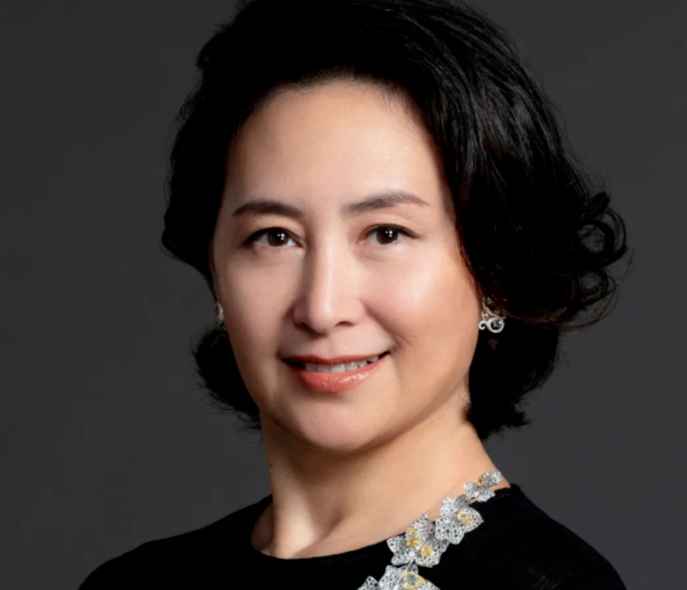 赌王之女何超琼:一对珍珠耳环爱惜35年,与陈百强有啥关系