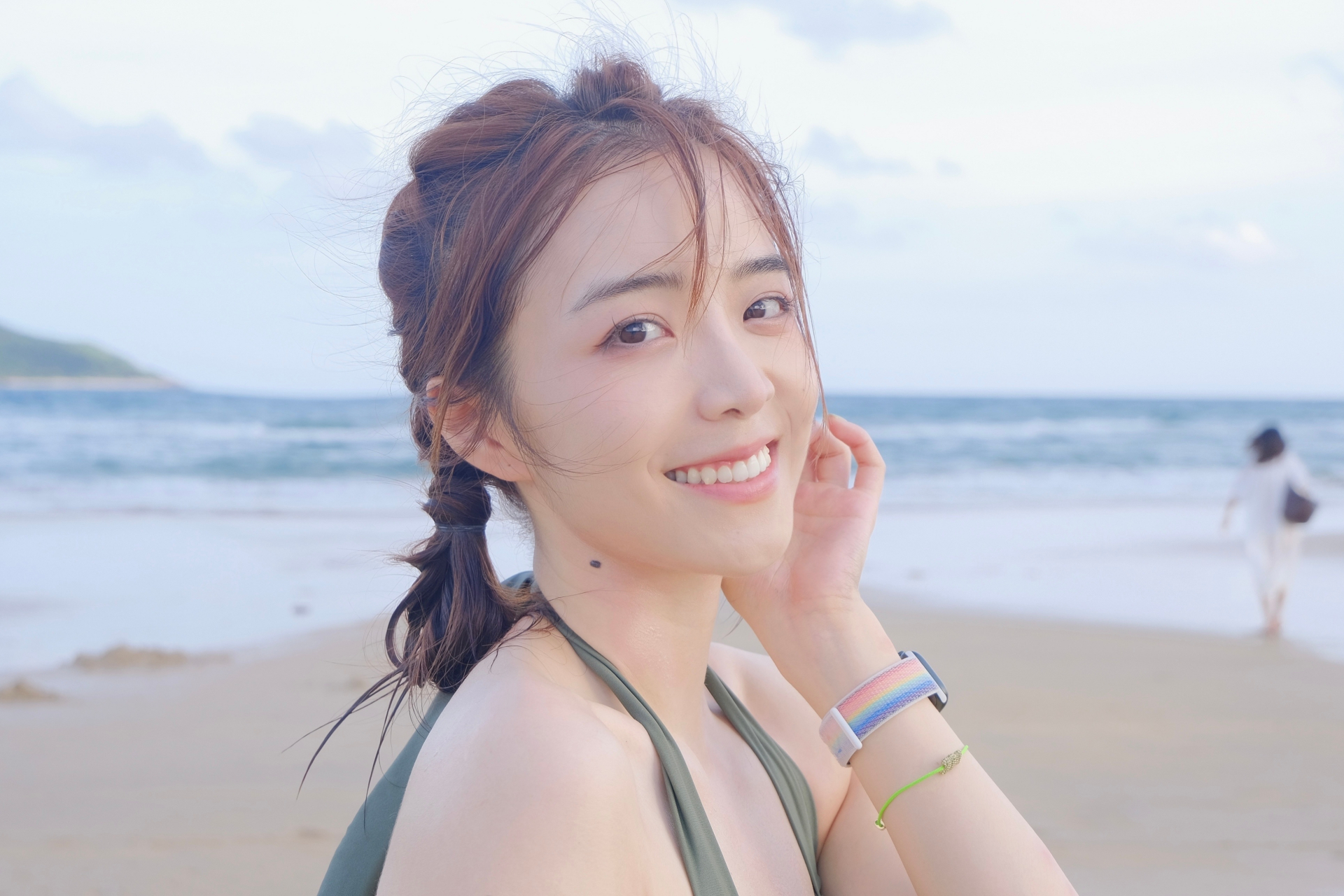 知名电竞主持人余霜,身材不错. #养眼美女