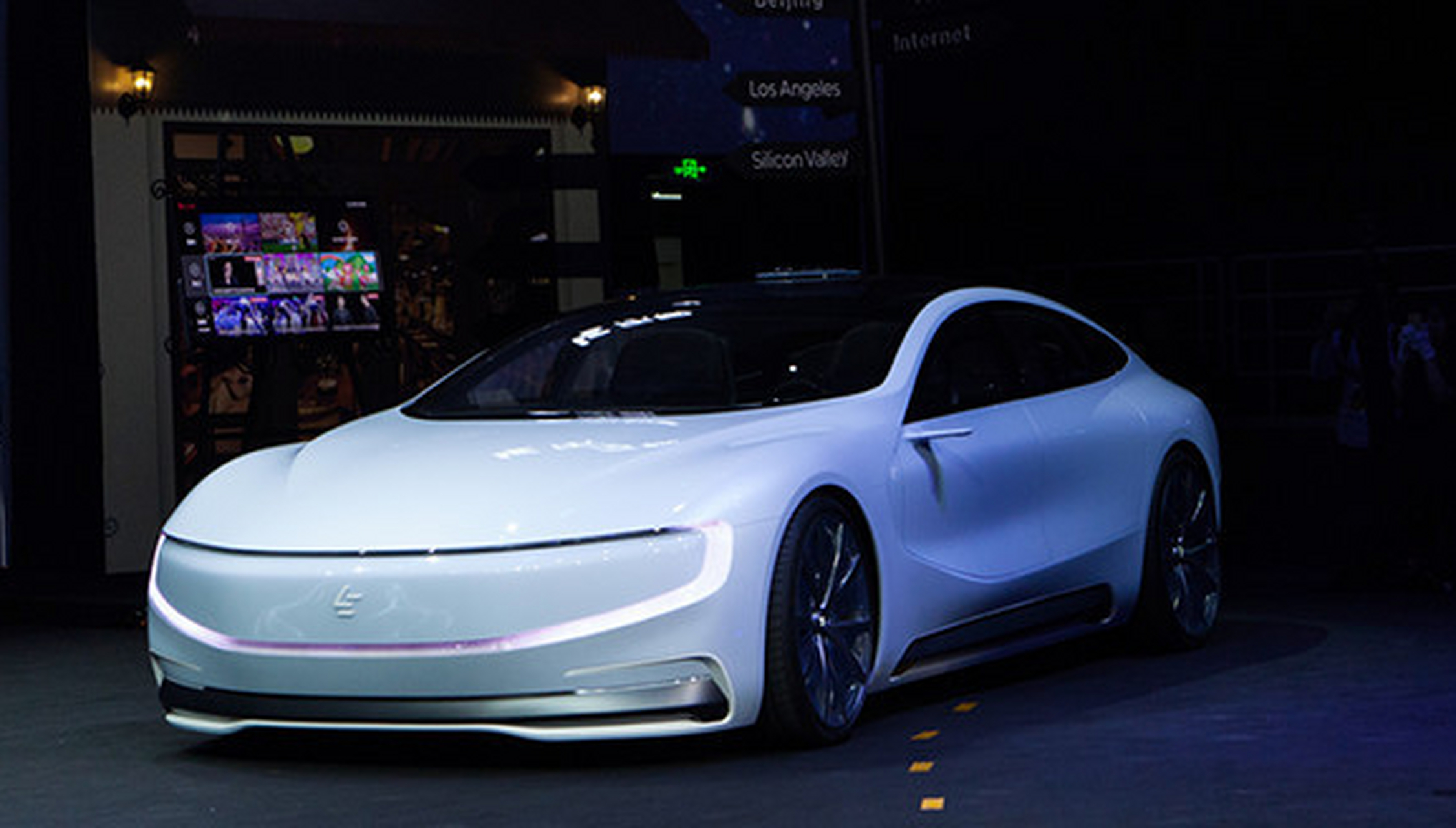 乐视大型概念车lesee静态鉴赏,除了浮夸的车头外,其余设计表现相当不