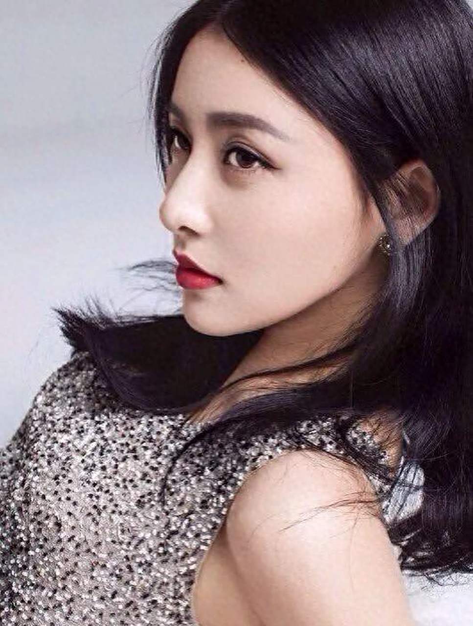 贾青在2013年与钟汉良合作《天龙八部》,自曝在导演生日时送错礼物,把