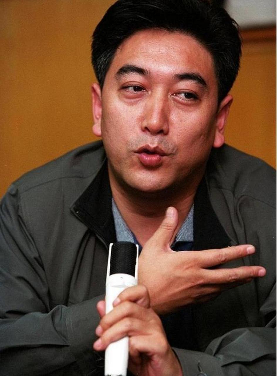 水均益是著名主持人,曾报道重大国际新闻事件.