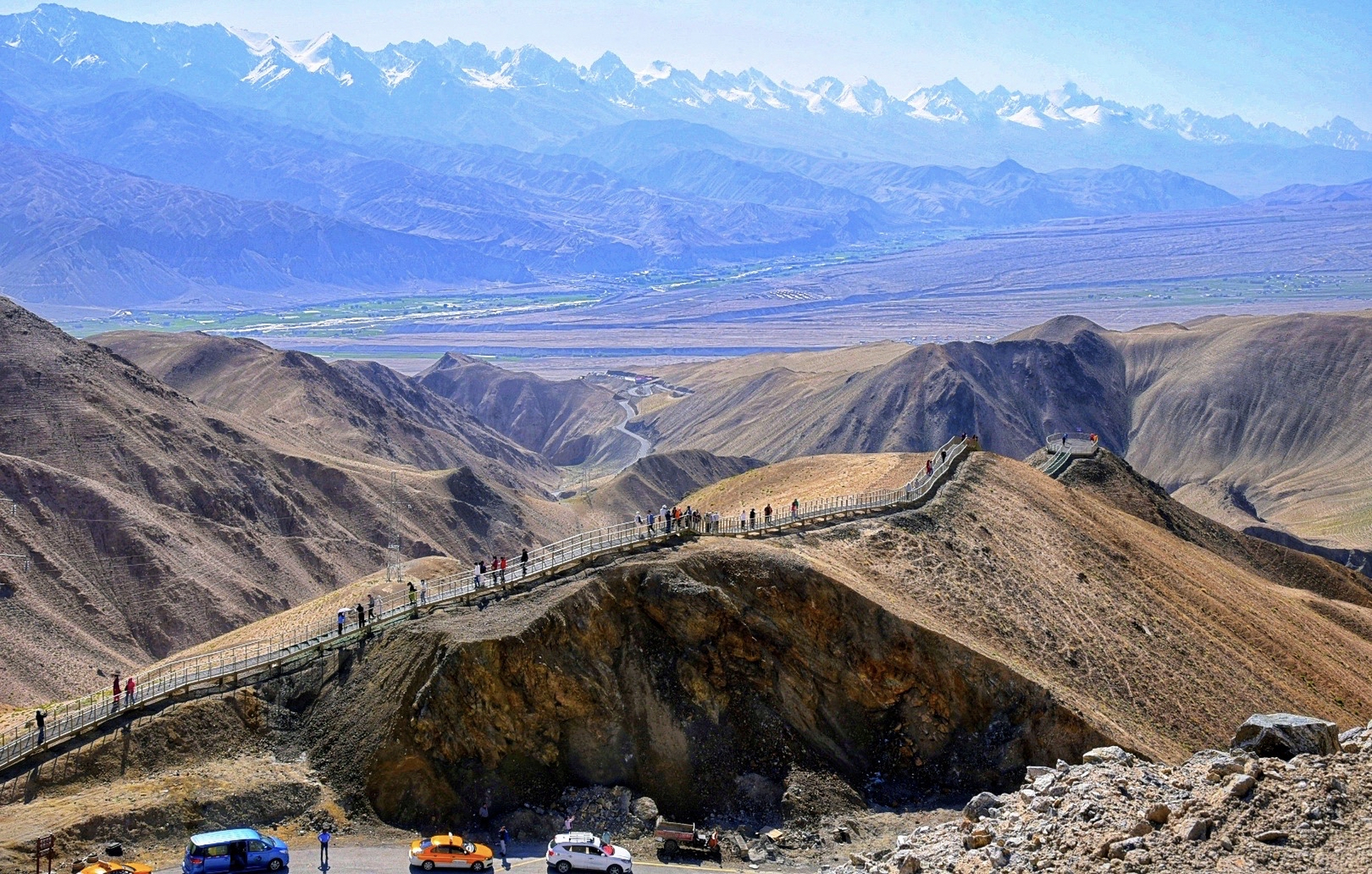 盘龙古道位于新疆喀什地区,塔什库尔干塔吉克自治县境内.