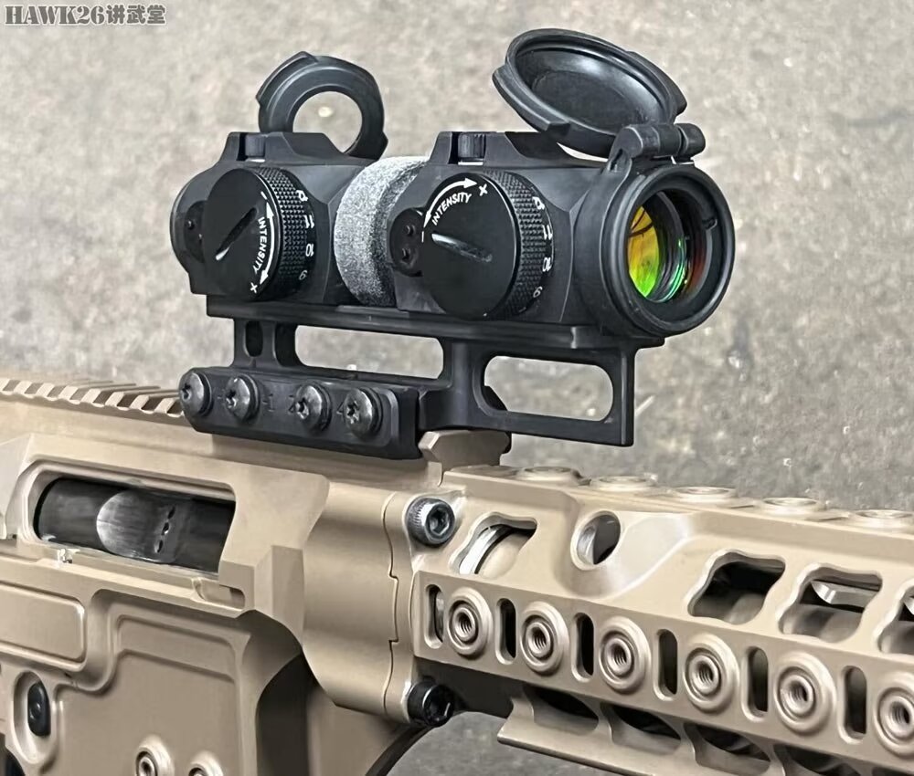 spuhr推出串联镜架 为步枪装上两个红点瞄准镜 已经获得美国专利