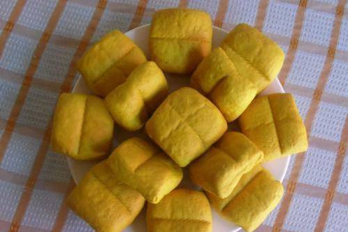 倘塘黄豆腐是曲靖市宣威市倘塘镇的特色美食,由精选黄豆和砂粉制成