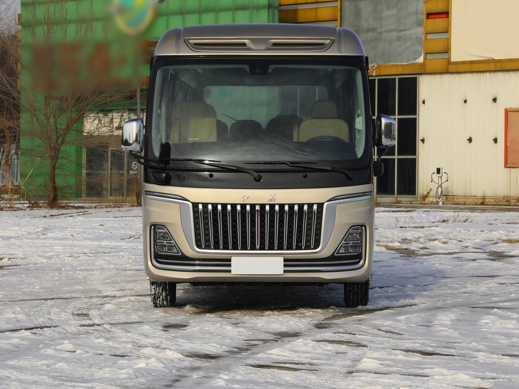 红旗国悦是款中式豪华轻客,外观原创度高,辨识度强,配置丰富,支持定制