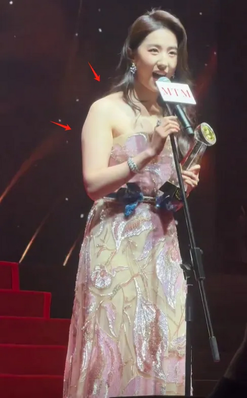 刘亦菲的麒麟臂,水桶腰,大象腿,身材发福就任它发福,健康自然最重要.