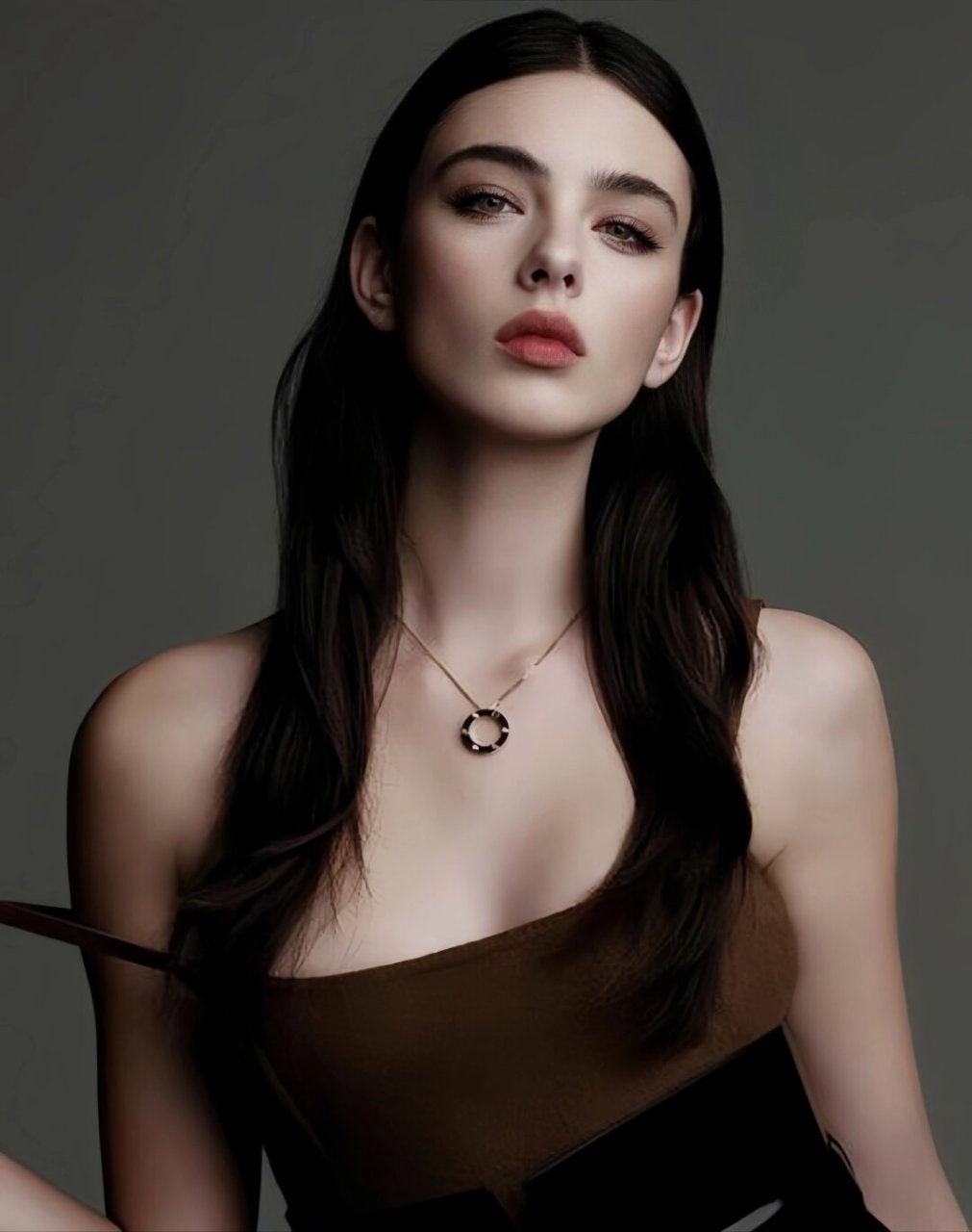 球花莫妮卡贝鲁奇女儿 在近日的娱乐圈焦点中,著名意大利女星,"地球球