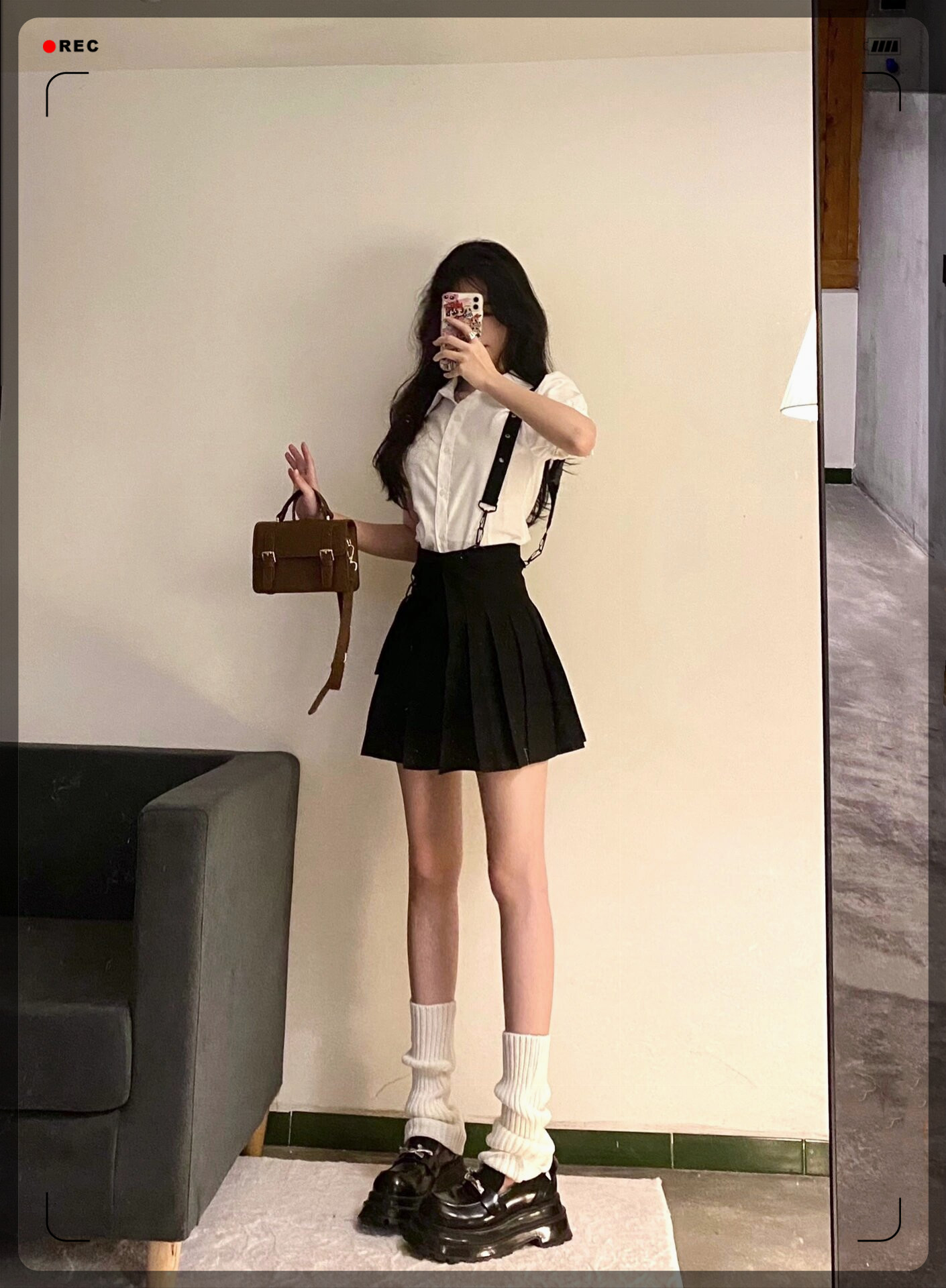 不仅如此学院还提供了一键切换学姐学妹的选项让你尽情展现不同的
