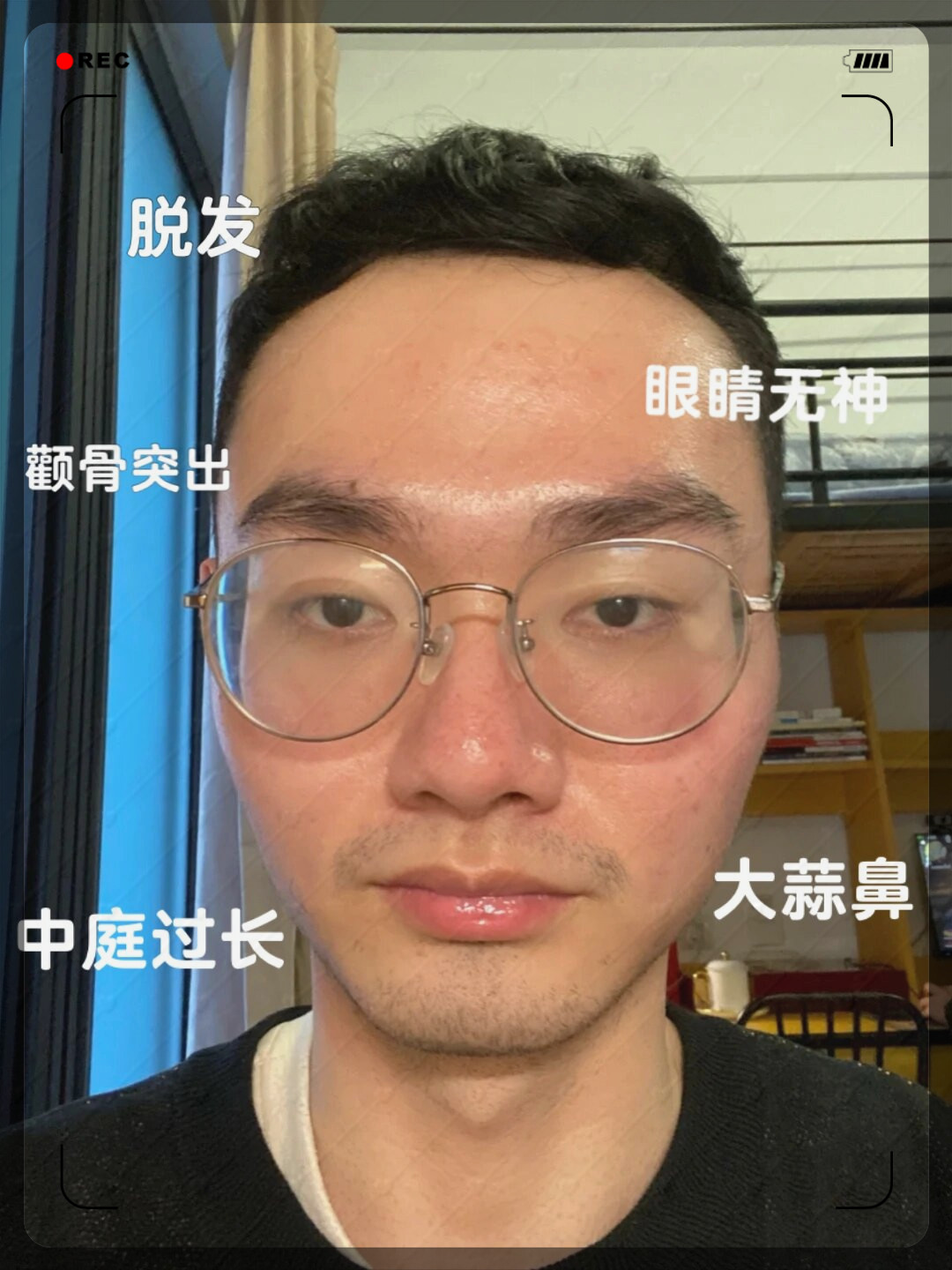 1眉毛整齐不杂乱的灰色眉笔让他的眉毛焕发出