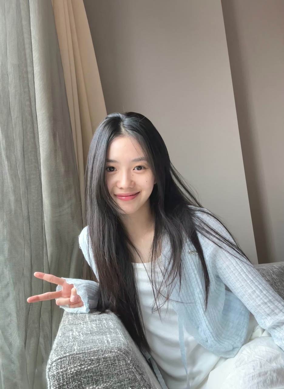 刘浩存的自拍是真实的.   #美美# #娱乐外围